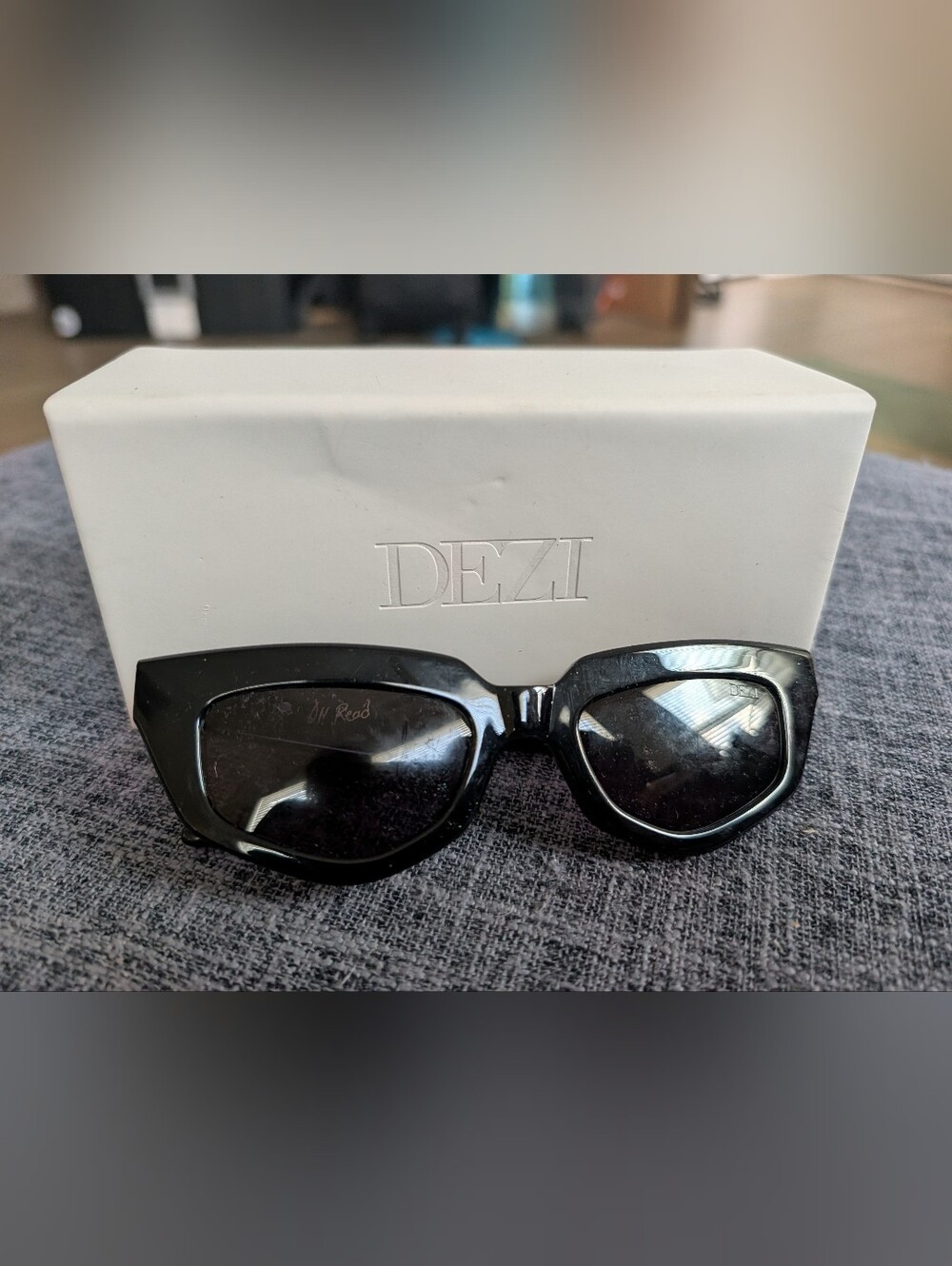 DEZI Glossy Black Cat-Eye Sunglasses